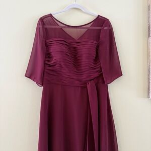 Women’s Mother of the Bride/Groom Elegant Burgundy Evening Dress